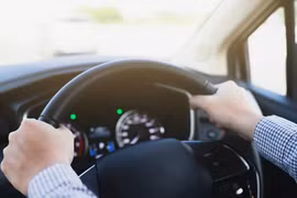 Nguyên nhân khiến vô lăng ô tô rung lắc và cách khắc phục