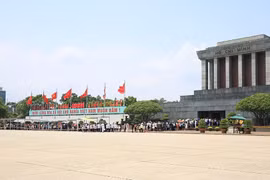 Hà Nội: Bố trí 9 điểm trông xe phục vụ người dân vào Lăng viếng Bác