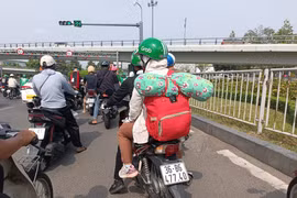 Tài xế công nghệ “bám trụ” thành phố trong dịp nghỉ lễ vì ứng dụng tăng thưởng