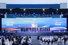 Đại tiệc âm thanh và ánh sáng trong Lễ kỷ niệm 30 năm thành lập Tập đoàn Tân Á Đại Thành