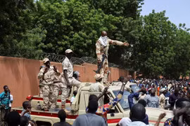 Người châu Âu sơ tán khỏi Niger