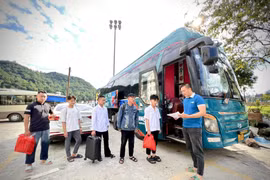 Lào Cai: Hãng xe khách miễn phí vé xe cho tân sinh viên xuống Hà Nội nhập học