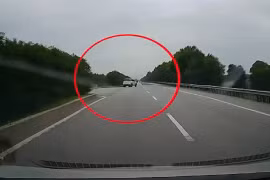 Nhập làn thiếu quan sát, tài xế suýt gây tai nạn ở làn 100km/h trên cao tốc Hà Nội - Thái Nguyên