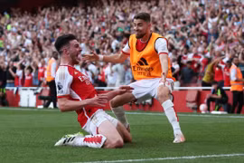 Arsenal đánh bại MU bằng 2 bàn thắng ở phút bù giờ