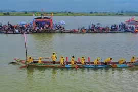 Tưng bừng Lễ hội đua thuyền trên sông Trà Khúc