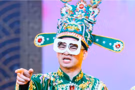 Nguyên Thứ trưởng Bộ Văn hóa nói gì về vụ Xuân Bắc viết status "Cái tát của mẹ"?