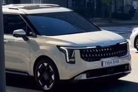 Hình ảnh thực tế Kia Carnival trước ngày xuất xưởng