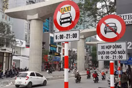Hà Nội: Xem xét bỏ biến cấm taxi, xe hợp đồng tại một số tuyến phố