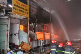 Hải Phòng: Sau 4 giờ dập lửa, vụ hỏa hoạn tại chợ Tam Bạc đã được khống chế