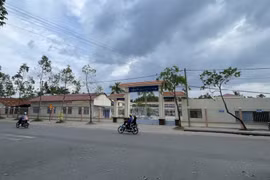 Nam sinh lớp 7 nhảy lầu trong giờ ra chơi, nghi do bị bạn trong lớp chọc ghẹo