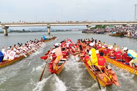 ‘Dậy sóng’ sông Gianh và Kiến Giang với giải đua thuyền mừng Quốc khánh