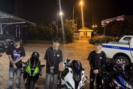 3 thanh niên đi xe máy vào cao tốc, bị tước giấy phép lái xe 2 tháng