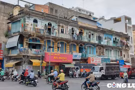 Người dân rời chung cư 'chờ sập' giữa trung tâm TP HCM sau nhiều năm bám trụ
