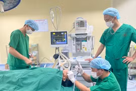 Kon Tum: Phát hiện con vắt dài 10cm sống trong khí quản nữ bệnh nhân U50