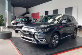 Giá bán ô tô giảm mạnh sau tết