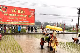 Độc đáo lễ hội Vua Hùng dạy dân cấy lúa ở Phú Thọ
