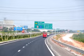 Vướng mặt bằng cản tiến độ đường gom cao tốc Hà Nội - Bắc Ninh