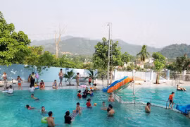 Cẩn trọng bị lây nhiễm bệnh khi đi bơi