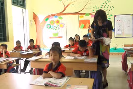 Cô giáo ung thư vượt khó mang con chữ đến cho học sinh vùng cao