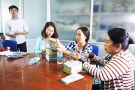 Giữ như quy định hiện hành về hỗ trợ cho hộ gia đình, cá nhân khi Nhà nước thu hồi đất