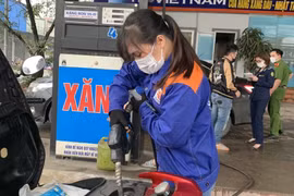 Giá xăng trong nước ngày mai sẽ lại tăng?