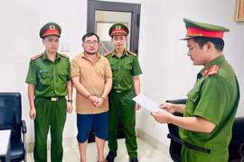 Bắt tạm giam đối tượng "nổ" có quan hệ, lừa xin học để chiếm đoạt tài sản