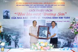 Ra mắt sách “Hai lần vượt Trường Sơn” của nhà báo - chiến sỹ - thương binh Kim Toàn