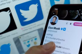 Twitter khôi phục lại 'tích xanh' cho một số tờ báo và người nổi tiếng