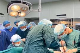 Kỳ lạ: Cô gái 22 tuổi vẫn chưa dậy thì