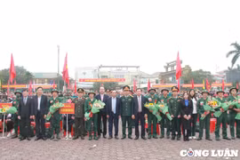Hà Tĩnh tiễn 1.445 thanh niên lên đường nhập ngũ