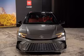 Cận cảnh Toyota Camry 2025