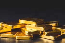 Vàng chạm mốc gần 2.000 USD/ounce trong bối cảnh căng thẳng toàn cầu