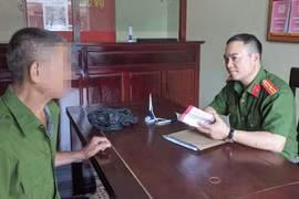 Cụ ông suýt chuyển 3 sổ tiết kiệm cho “công an trên mạng” sau cuộc gọi bất thường