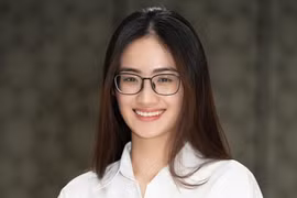 Hoa hậu Ý Nhi hiến tóc, xin lỗi khán giả, rời showbiz, đi du học