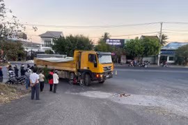 Kon Tum: Va chạm với xe tải, bé gái 12 tuổi bị cuốn vào gầm tử vong tại chỗ