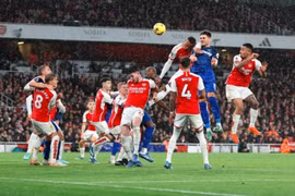 Thua 0-2 West Ham, Arsenal mất luôn ngôi đầu bảng Ngoại hạng Anh