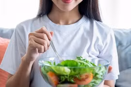 Cẩn trọng trước tác hại khó lường từ trào lưu ăn thô