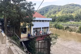 Nhà máy nước Lào Cai bị sét đánh cháy thiết bị trị giá 500 triệu đồng