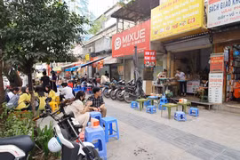 Nhiều ý kiến trái chiều quanh vấn đề cho thuê vỉa hè với giá 45.000 đồng/m2