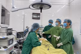 Lào Cai: Đoàn 23 bác sỹ của Bệnh viện Đại học y Hà Nội tới làm việc tại các bệnh viện tuyến huyện