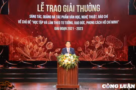 Trao giải thưởng về VHNT với chủ đề "Học tập và làm theo tư tưởng, đạo đức, phong cách Hồ Chí Minh"