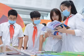 Cử tri lo lắng về đổi mới giáo dục, đề xuất quản lý giá sách giáo khoa