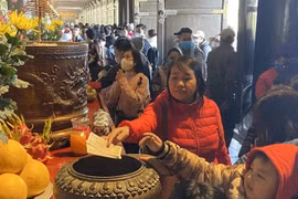 Thành phố Uông Bí (Quảng Ninh) đề nghị chùa Ba Vàng báo cáo bổ sung số liệu tiền công đức