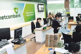 Chứng khoán 25/7: Vietcombank giúp VN-Index thoát cảnh “đỏ lửa”
