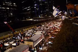 Israel thông qua dự luật cải cách tư pháp, hàng nghìn người biểu tình trong đêm
