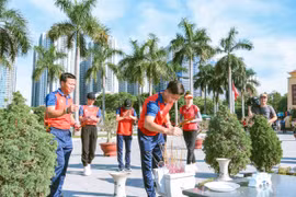 200 HLV, VĐV Việt Nam dâng hương tưởng nhớ các anh hùng, liệt sĩ