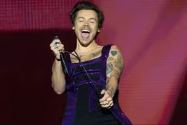 Harry Styles lọt top 10 doanh thu tour diễn mọi thời đại