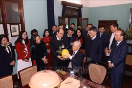 Tổng Bí thư Nguyễn Phú Trọng dâng hương tưởng niệm Chủ tịch Hồ Chí Minh