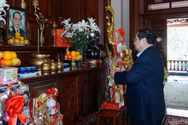 Thủ tướng Phạm Minh Chính dâng hương tưởng nhớ các cố Thủ tướng Chính phủ