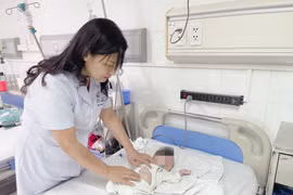 Cháu bé sinh non chưa tới 1kg bị thủng ruột được cứu sống